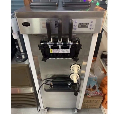Soft Ice Cream Machine mit 3 Geschmacksrichtungen und 1 Mischung 120 KG Kapazität