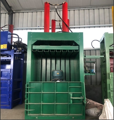 Vertikale hydraulische Schrott-Aluminiumlegierung Baler Volumen zu reduzieren und die Produktivität zu erhöhen