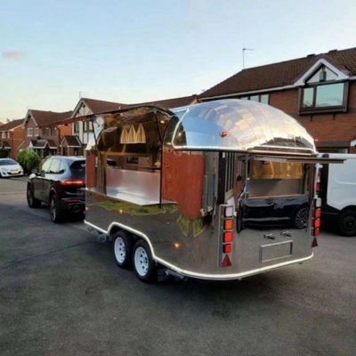35 KM-75 KM/H Food Truck Catering Trailer mit einfachem Betrieb und voll ausgestatteter Küche