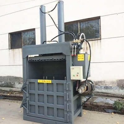 Hydraulische PET-Flaschenballermaschine 30t-100t Kapazität 5-8 Beutel pro Stunde Hydraulischer Verdichter