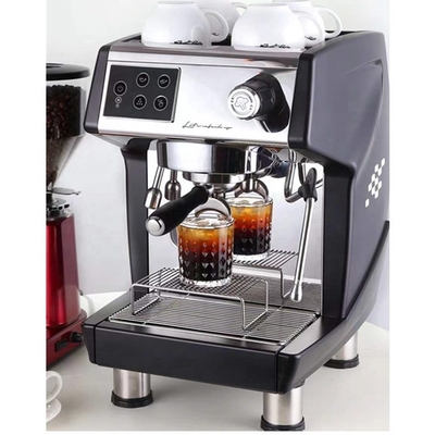 Kaffeemaschine aus Edelstahl mit geringer Investition und 3000 Watt Leistung