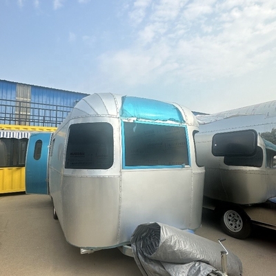 3000*2100*2500MM Outdoor-Fast-Food-Kutschen und Crepe-Lebensmittelfahrzeuge