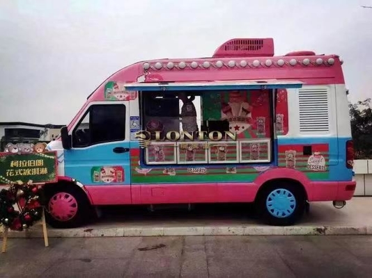 Kaffeekorb mit vollständiger Küche und Kühl-Friesmaschine