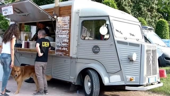Lebensmittel-Trailer Vintage Mobile Verkauf von verschiedenen Waren angepasst Citroen HY Van